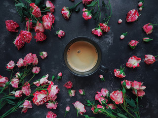 Obraz na płótnie Canvas Pink flowers and coffee on a dark background, Bush roses, Blog style, Flatlay, Floral, Postcard