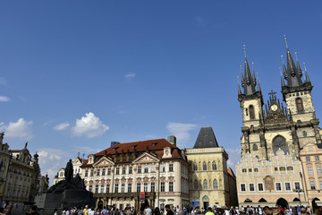  Notre-Dame du Tyn sur la place de la vieille ville (Prague)