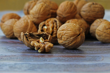 Taze organik cevizler