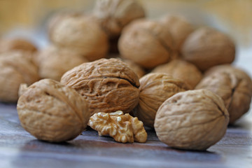 Taze organik cevizler