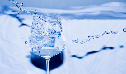 Splashes, water drops in flight