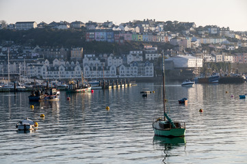 Obraz premium Boats in Brixham harbour on a winters afternoon