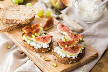 Toasts with fresh cheese and figs