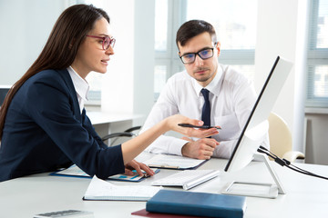 Businesswoman explains to colleague a new project