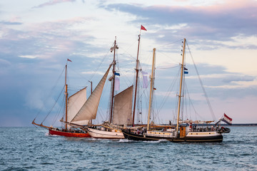 Fototapeta na wymiar Segelschiffe auf der Hanse Sail in Rostock