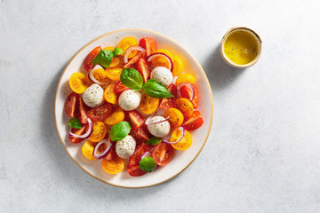 Salad with tomatoes, mozzarella and basil 