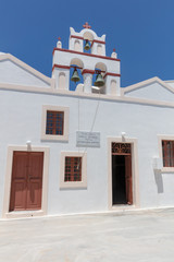 Village de l'Oia sur l'île de Santorin dans les Cyclades en Grèce
