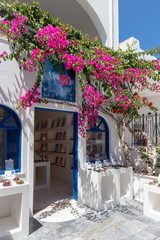 Village de l'Oia sur l'île de Santorin dans les Cyclades en Grèce