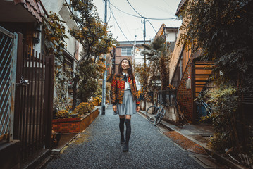 Fototapeta na wymiar Young japanese girl outdoors