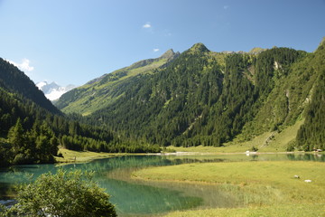 Fototapeta na wymiar tarn in the alps