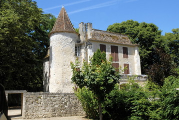 Fototapeta na wymiar Ville médiévale d'Eymet, maison à tourelle, département de la Dordogne, Périgord, France