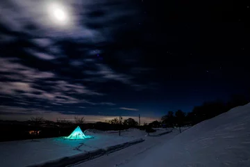 Fotobehang 夜景キャンプ © ぜつえん