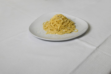 Piatto di spaghetti al ristorante