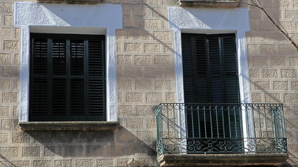 Balc&oacute;n y ventana