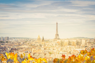 Fototapety  panoramę Paryża z wieży Eiffla z góry w miękkim świetle jesiennego dnia, Francja