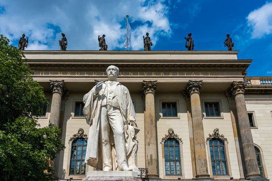 Helmholtz Denkmal