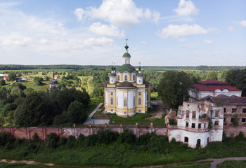 Fototapeta na wymiar Cathedral of the Ascension of the Lord. Spaso-Sumorin Monastery. Totma. Vologda Region. Russia. view from above