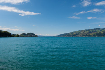 Fototapeta na wymiar See in der Schweiz - Thun