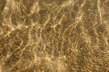 The texture of the water with the lumen of the bottom.