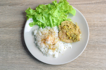 Steamed chicken with herbs, with lettuce, Traditional Thai food