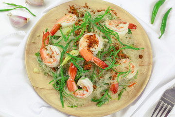 Stir-fried vermicelli with shrimp and climbing wattle vegetable