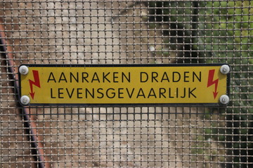 Sign at a viaduct in dutch 