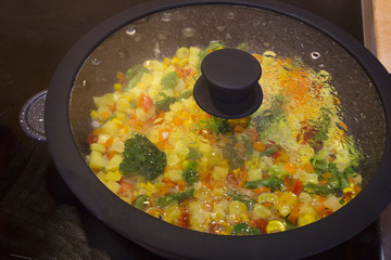 Set nutritious vegetables cooked in a pot on steam, to save all the useful properties and vitamins for maximum positive effect on nutrient digestibility and effects. Recommended for all ages.