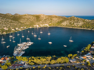Porto Rosso in der Bucht Skrivena Luka, Lastovo, Kroatien im Mittelmeer