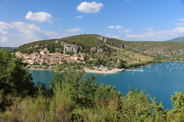 Fototapeta na wymiar Village view at the lake 