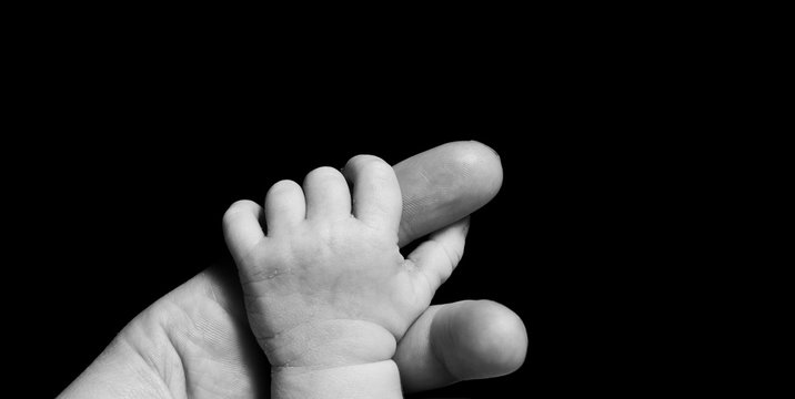 hand of newborn baby 