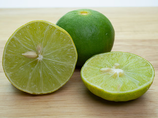 lemon with green leaf Put on wooden floor