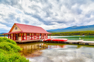 Fototapeta na wymiar Maligne Lake in Jasper National Park in Alberta Canada