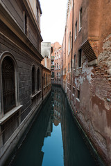 Fototapeta na wymiar The streets and water channels of Venice