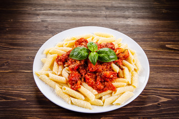 Penne with meat, tomato sauce and vegetables