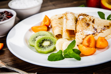 Crepes with fruits and creme 