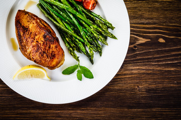 Grilled chicken breast and vegetables