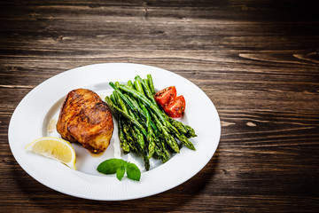 Grilled chicken breast and vegetables