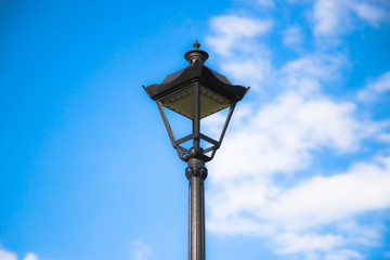 Lampa Led na tle chmur © andsko