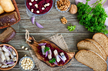 Boiled grated beets, pieces of herring, red onions, nuts on whole grain bread. Delicious and...