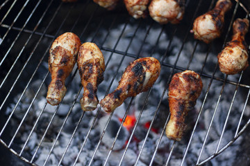 Grillled chicken drumsticks on the open grill