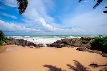 Tropical beach of Sri-Lanka © daranna