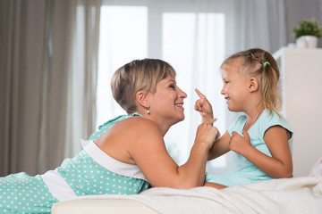 mother with her daughter four years of age