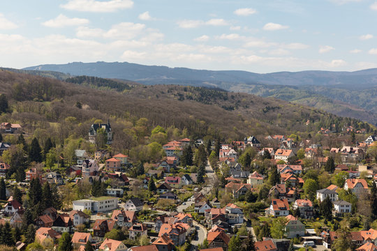 Landschaft mit Stadtbild von Wernigerode