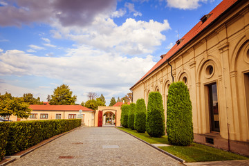 Obraz premium Die Reithalle (Jizdarna) auf der Prager Burg in Sommer in Prag, Tschechische Republik
