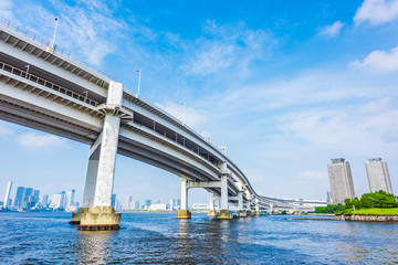 青空とレインボーブリッジ　Rainbow Bridge and blue sky in Tokyo