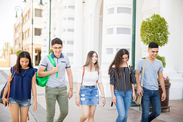 Obraz premium Happy teenagers going to school