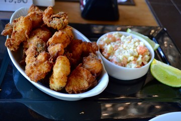 fried fish with tartar sauce