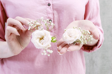 Woman shows how to make beautiful wedding hair clips for bridesmaids, tutorial.