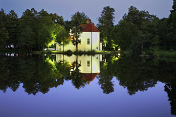 Obraz premium Church of St. John of Nepomuk on water in Zwierzyniec. Poland