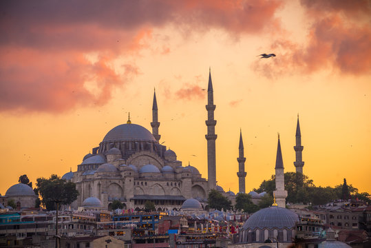  Ciudad de vieja de Estambul con B&oacute;sforo,Turquia